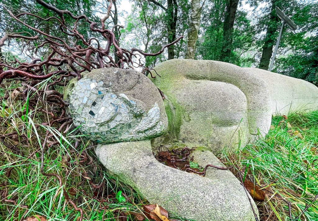 Die Schlafende Meerjungfrau im Garten Eden.